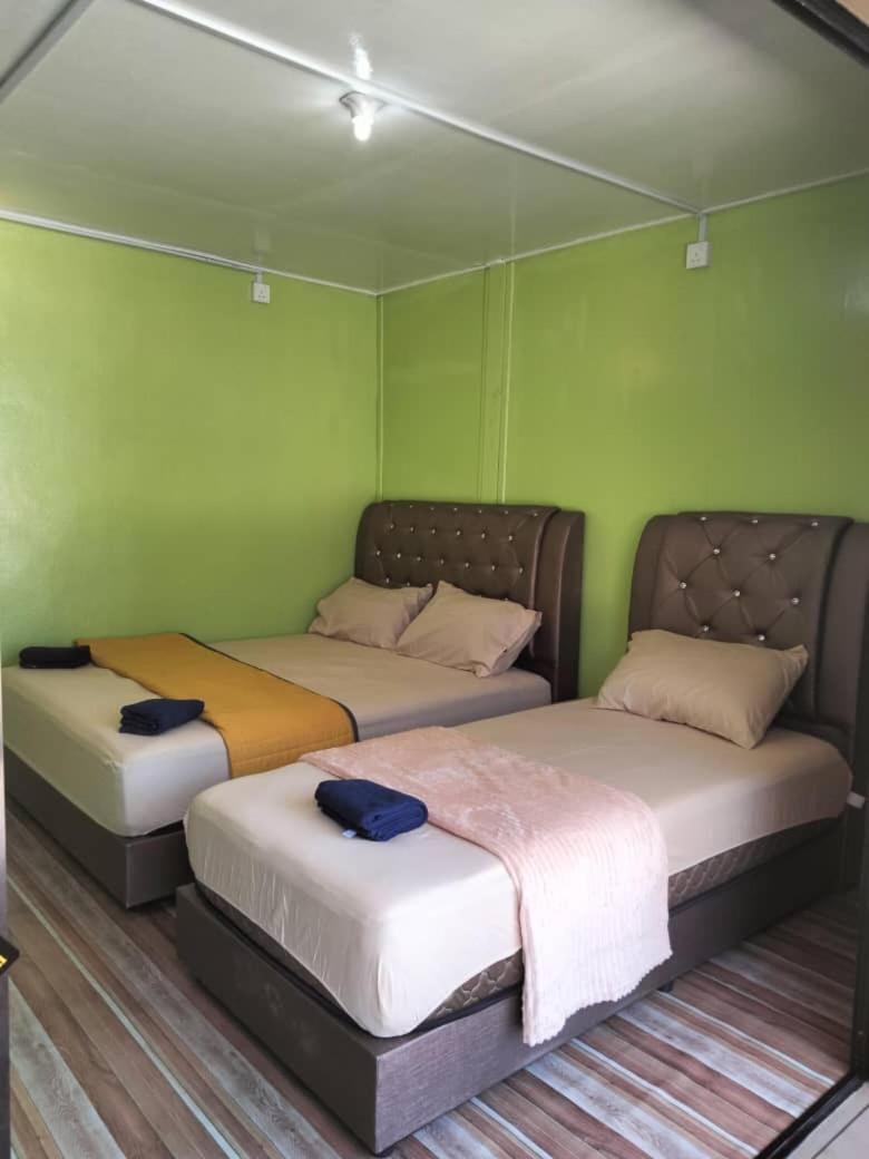 Oceanboys Inn Kampong Pasir Panjang  Exterior photo